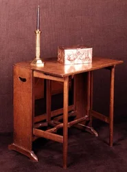 Table, coffret et chandelier Arts and Crafts, fin du 19ème siècle